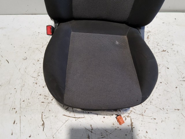 207332 Fiat Doblo III. 2009-2015 bal első szövet ülés, légzsák helyes kivitel