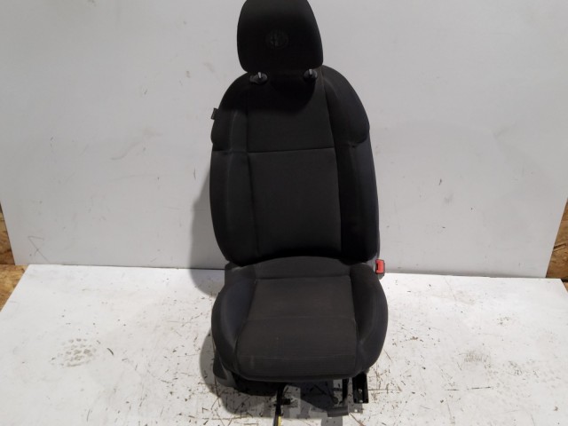 207335 Alfa Romeo Giulietta 2010-2020 jobb első szövet ülés, a képen látható állapotban