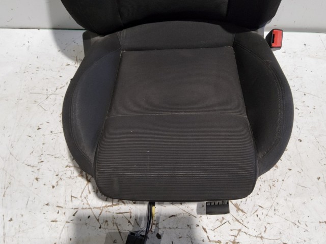 207335 Alfa Romeo Giulietta 2010-2020 jobb első szövet ülés, a képen látható állapotban