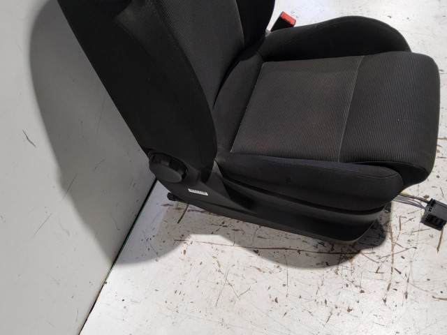 207335 Alfa Romeo Giulietta 2010-2020 jobb első szövet ülés, a képen látható állapotban