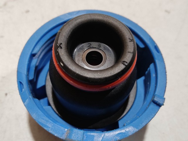 Kiegyenlítő tartály sapka