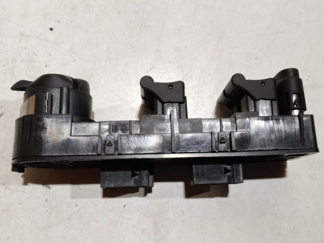 209285 Alfa Romeo Giulietta 2010-2020 bal első ablakemelő kapcsoló, tükörbehajtós