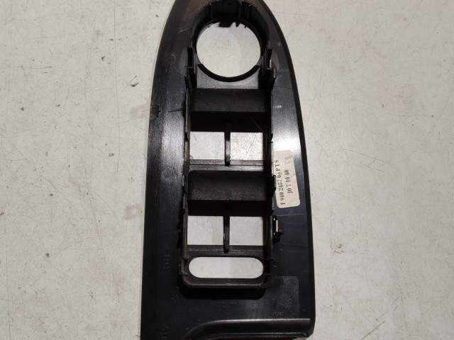 209285 Alfa Romeo Giulietta 2010-2020 bal első ablakemelő kapcsoló tartó, 4 elektromos ablak