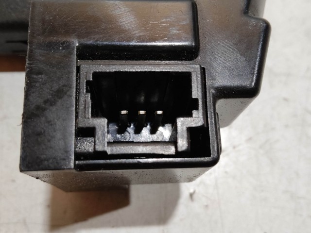 Csomagtérajtó zár