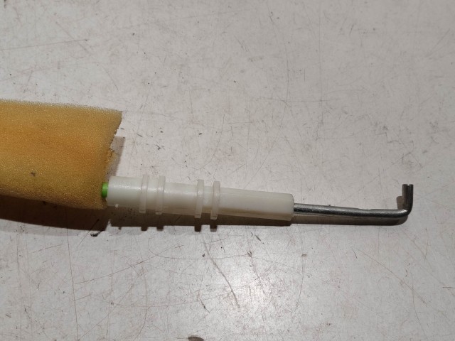 Fiat Linea Jobb hátsó ajtózár és a belső kilincs közötti bovden