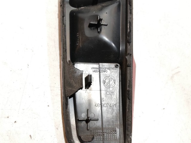 Fiat Punto III. 2003-2010 3 ajtós bal hátsó prizma a csomagtérajtón 461907481