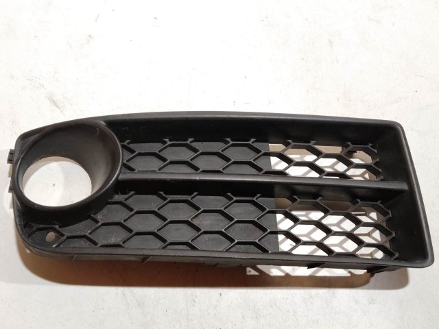 209494 Fiat Punto III. 2003-2010 jobb első ködlámpa keret (díszrács) 735320947