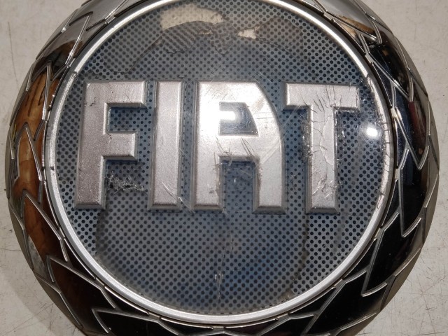 209816 Fiat Grande Punto, Stilo, Croma, Multipla, Doblo II. kék színű első embléma 98 mm átmérő