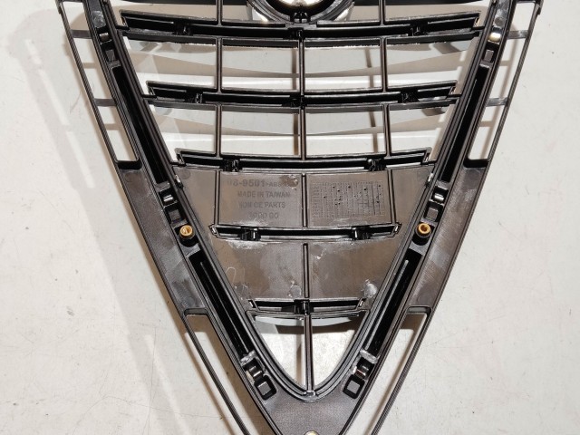 Alfa Romeo Giulietta utángyártott új díszrács