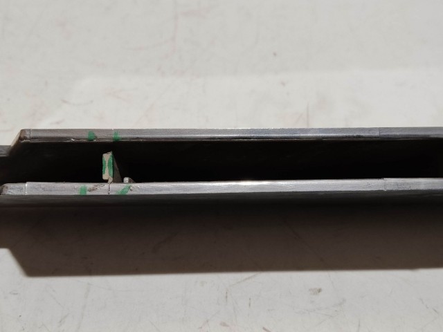 199021 Alfa Romeo 159 2005-2011 jobb első felső díszcsík, két rögzítő pöcök törött!