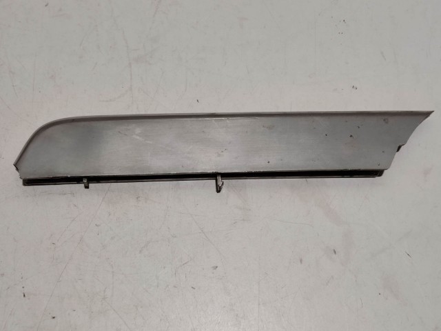 199021 Alfa Romeo 159 2005-2011 jobb első felső díszcsík, két rögzítő pöcök törött!