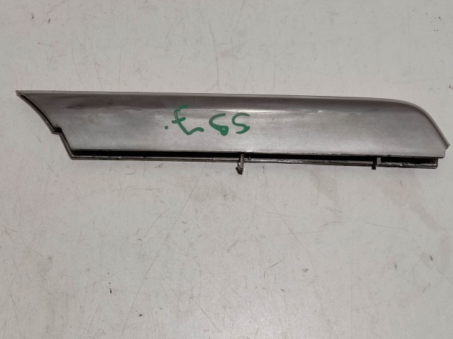 199021 Alfa Romeo 159 2005-2011 jobb első felső díszcsík, két rögzítő pöcök törött!