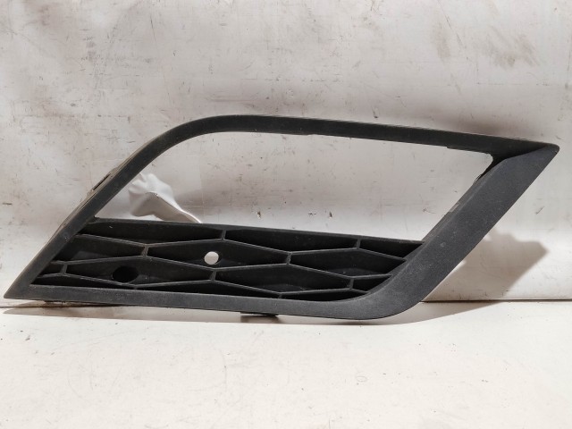 Seat Leon 5F 2012-2020 2012-2020 Ködlámpa keret, tartó a képen látható sérüléssel használt  Jobb