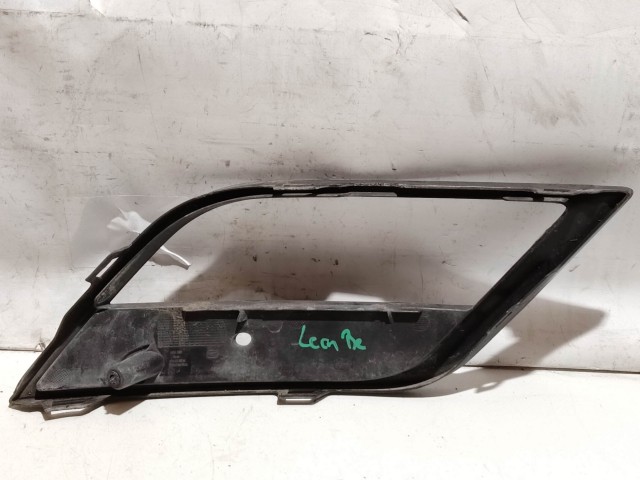 Seat Leon 5F 2012-2020 2012-2020 Ködlámpa keret,tartó használt  Bal a képen látható sérüléssel