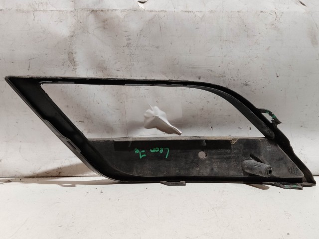 Seat Leon 5F 2012-2020 2012-2020 Ködlámpa keret,tartó használt  Jobb a képen látható sérüléssel