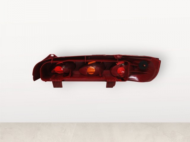 Fiat Seicento utángyártott új, bal hátsó lámpa, izzó foglalat nélkül 46511339