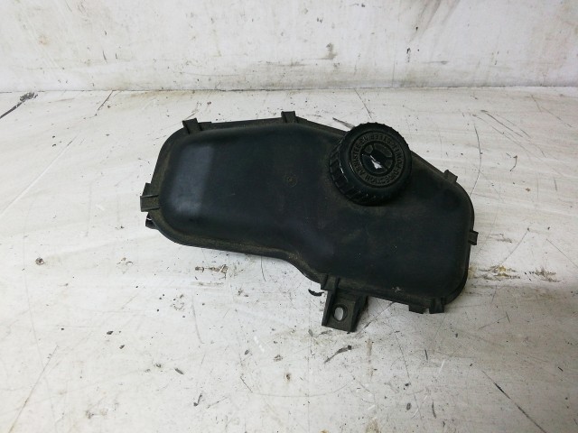 Szervó olaj tartály