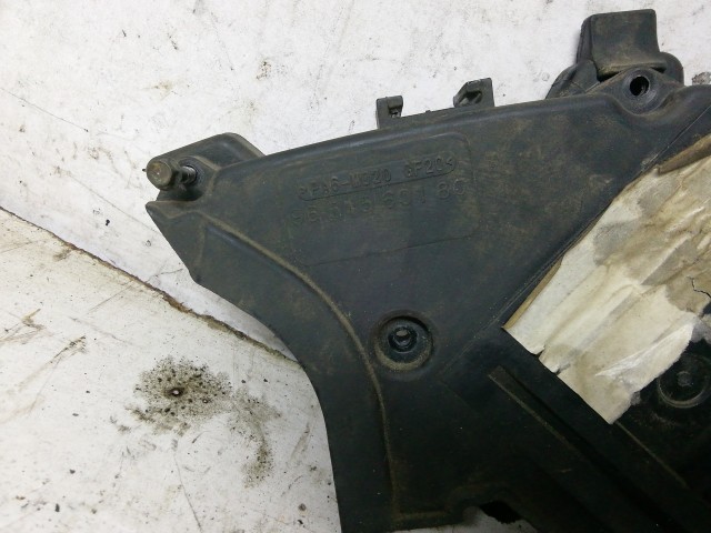 Ford Fiesta 2008-2017 2008-2017 Vezérmű burkolat használt  Felső   