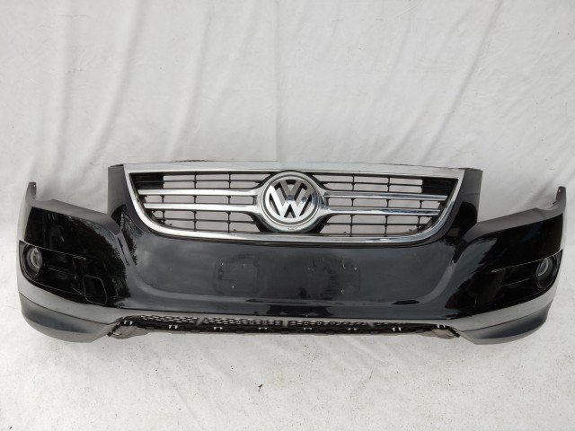 207693 Volkswagen Tiguan 2007-2011 első lökhárító, a képen látható sérüléssel