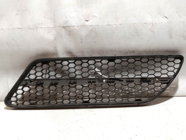 Alfa Romeo 147 FL  bal első  díszrács a képen látható sérüléssel