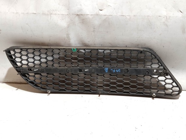 Alfa Romeo 147 FL  bal első  díszrács a képen látható sérüléssel