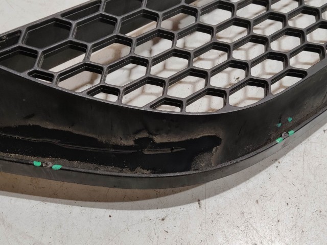 187996 Alfa Romeo GT 2003-2010 Díszrács Használt Bal első alsó a képen látható sérüléssel