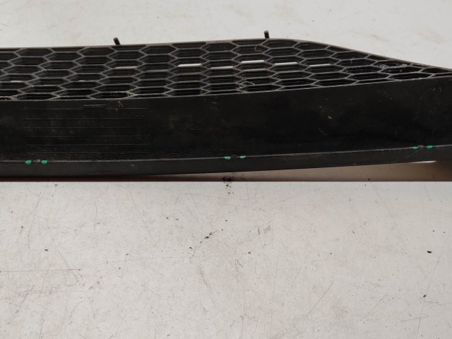 187997 Alfa Romeo GT 2003-2010 Díszrács a képen látható sérüléssel Használt Bal első alsó