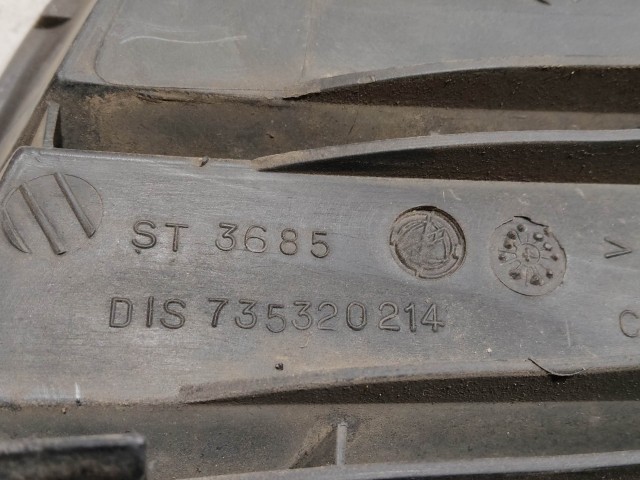 Fiat Punto III. 735320214 számú, bal első díszrács