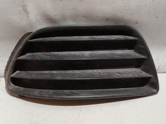 Fiat Punto III. 735320214 számú, bal első díszrács