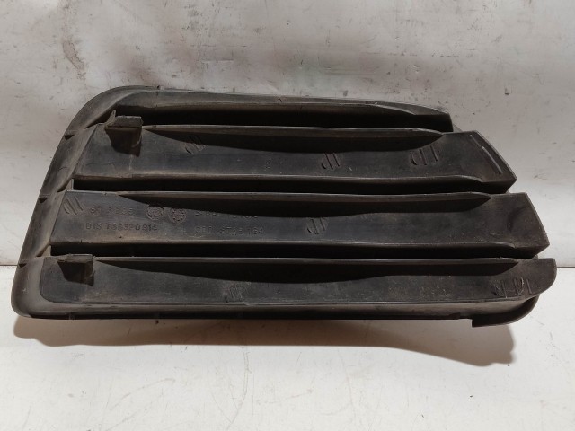 Fiat Punto III. 735320214 számú, bal első díszrács