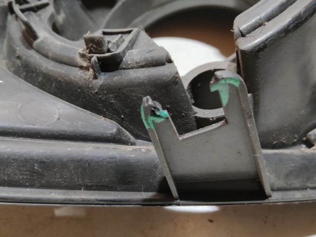 104503 Alfa Romeo Giulietta 2013-2020 bal első ködlámpa keret, a képen látható sérüléssel