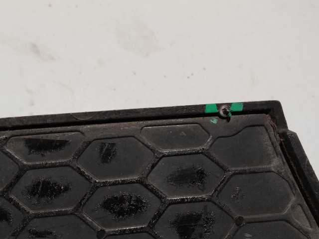 188623 Alfa Romeo 147 2000-2005 Jobb első alsó díszrács, a képen látható sérüléssel