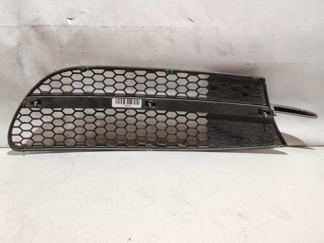 188623 Alfa Romeo 147 2000-2005 Jobb első alsó díszrács, a képen látható sérüléssel