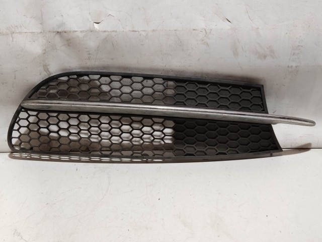 31952 Alfa Romeo 147 2000-2005 bal első benzines kivitelű díszrács, a képen látható sérüléssel