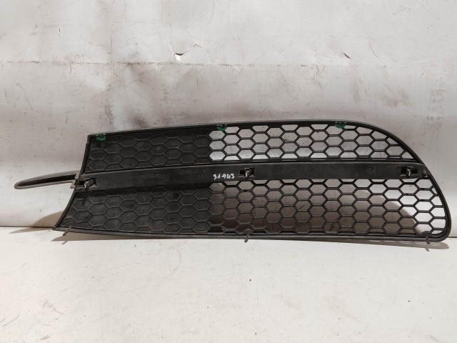 31943 Alfa Romeo 147 2000-2005 bal első benzines kivitelű díszrács, a képen látható sérüléssel