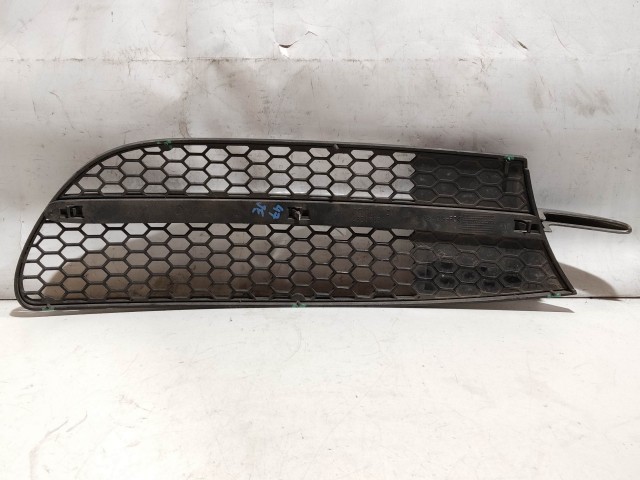 207764 Alfa Romeo 147 2000-2005 Jobb első alsó díszrács, a képen látható sérüléssel