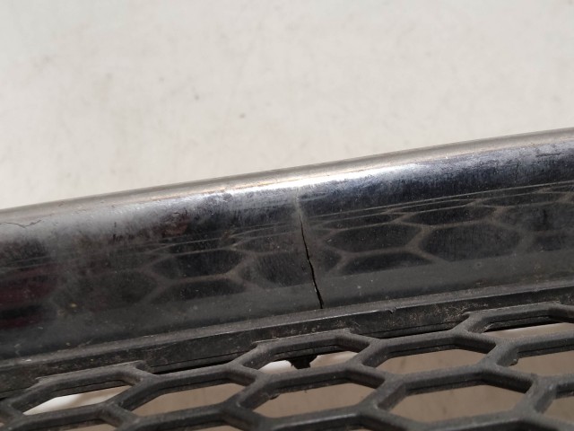 207764 Alfa Romeo 147 2000-2005 Jobb első alsó díszrács, a képen látható sérüléssel