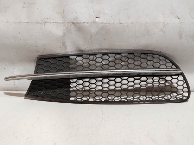 207764 Alfa Romeo 147 2000-2005 Jobb első alsó díszrács, a képen látható sérüléssel