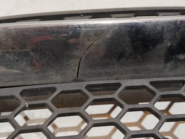 207764 Alfa Romeo 147 2000-2005 Jobb első alsó díszrács, a képen látható sérüléssel