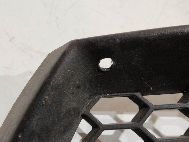 60287 Alfa Romeo GT 2003-2010 bal első alsó díszrács, a képen látható sérüléssel