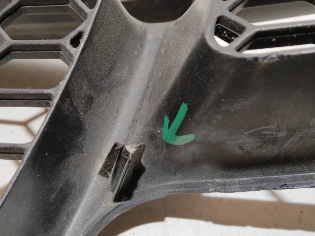 60287 Alfa Romeo GT 2003-2010 bal első alsó díszrács, a képen látható sérüléssel