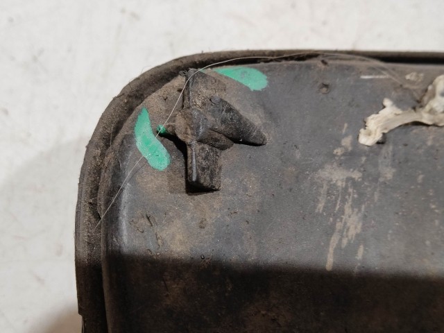 Fiat Punto III. sporting, 735321014 számú, jobb hátsó díszrács, a képen látható sérüléssel