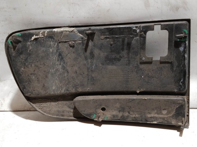 Fiat Punto III. sporting, 735321014 számú, jobb hátsó díszrács, a képen látható sérüléssel