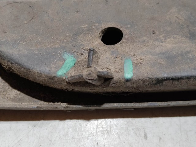 Fiat Punto III. sporting, 735321014 számú, jobb hátsó díszrács, a képen látható sérüléssel