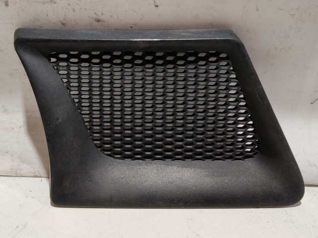 174633 Alfa Romeo GT 2003-2010  Jobb első felső díszrács 71736454