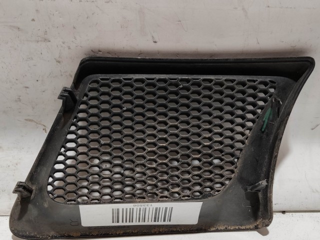 133506 Alfa Romeo GT 2003-2010 jobb első felső díszrács, a képen látható sérüléssel