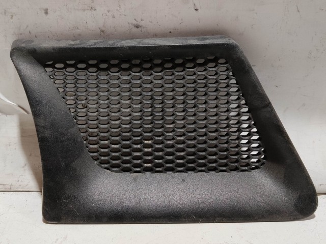 133506 Alfa Romeo GT 2003-2010 jobb első felső díszrács, a képen látható sérüléssel