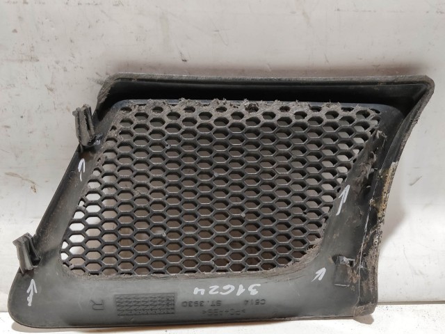 31624 Alfa Romeo GT 2003-2010 jobb első felső díszrács, a képen látható sérüléssel