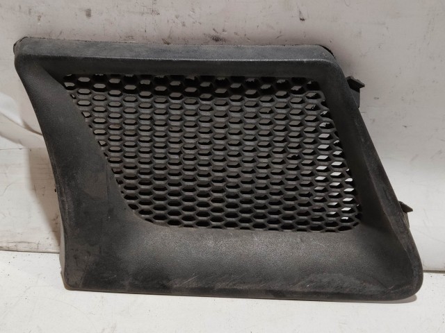 31624 Alfa Romeo GT 2003-2010 jobb első felső díszrács, a képen látható sérüléssel