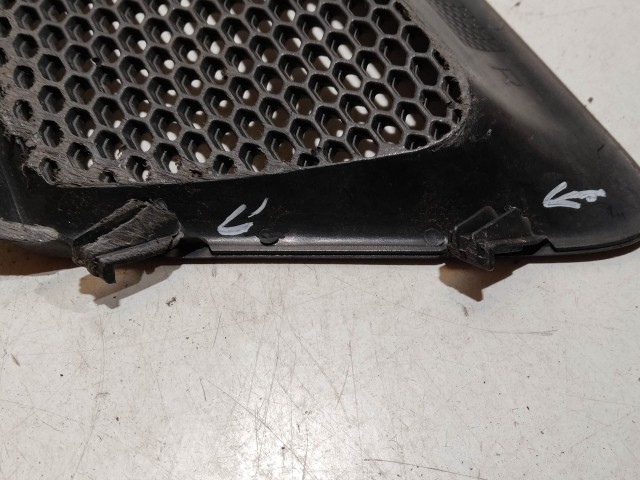 31624 Alfa Romeo GT 2003-2010 jobb első felső díszrács, a képen látható sérüléssel